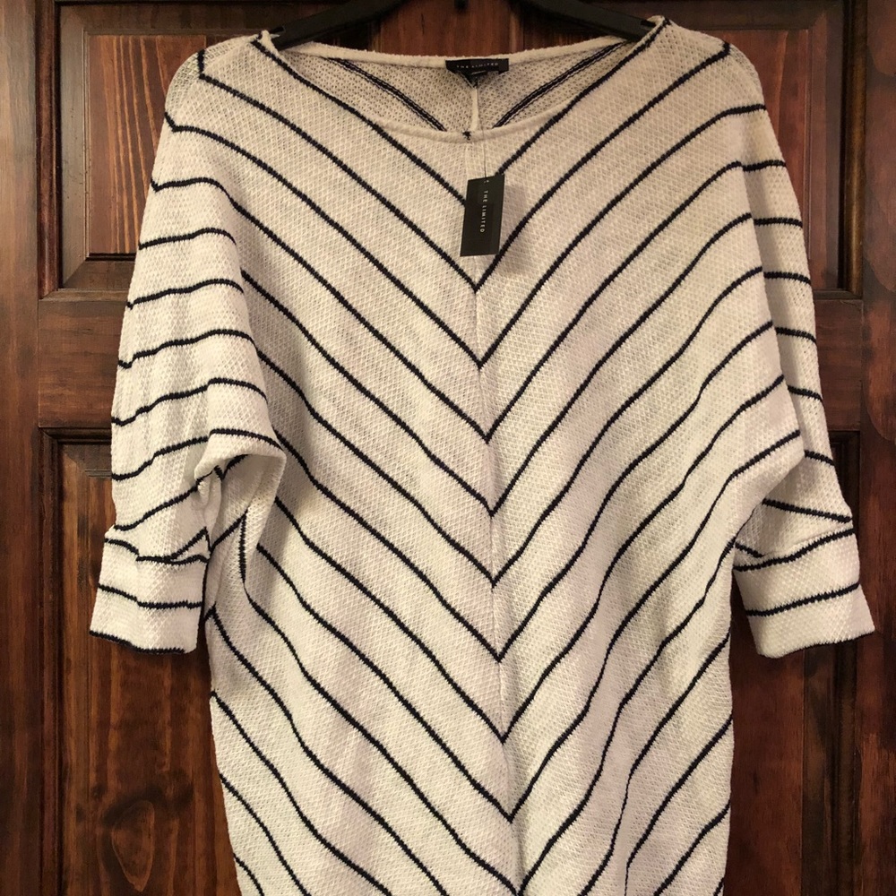 ✨SOLD✨ NWT B&W The Limited 3/4 sleeve sweater